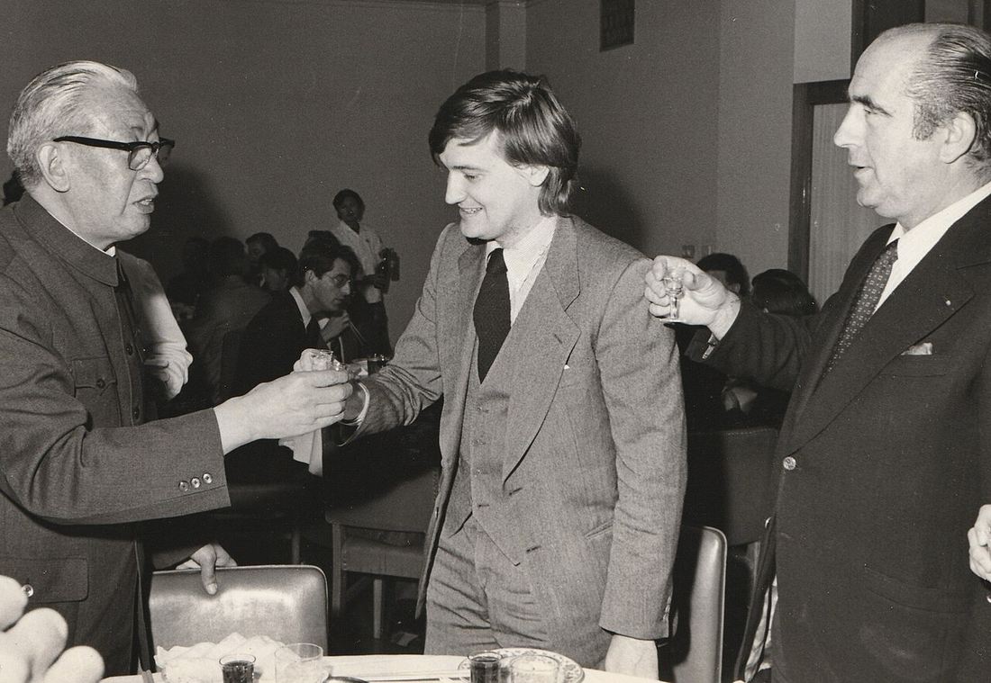 Francis Bouygues, à droite, lors d’une rencontre avec Wang Yao-Ting et Bernard Le Grelle en 1983.