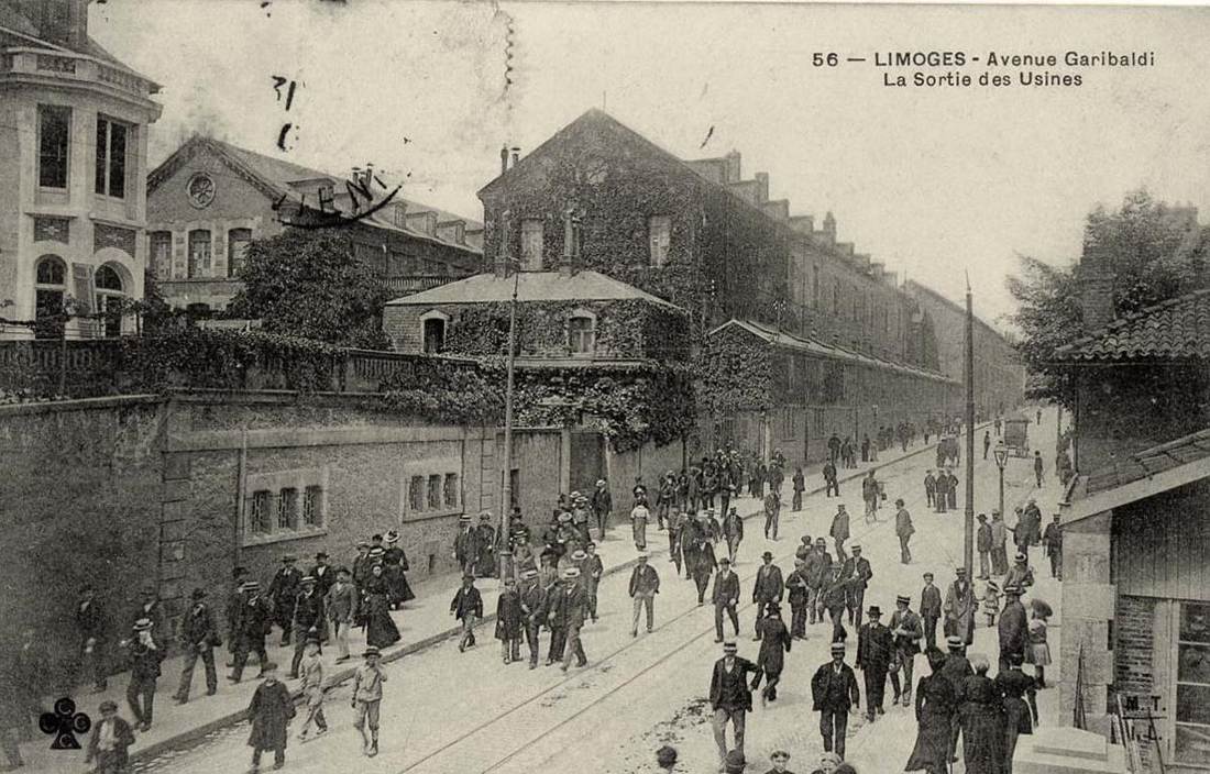 Sortie des usines de l’avenue Garibaldi à Limoges, vers 1900-1910