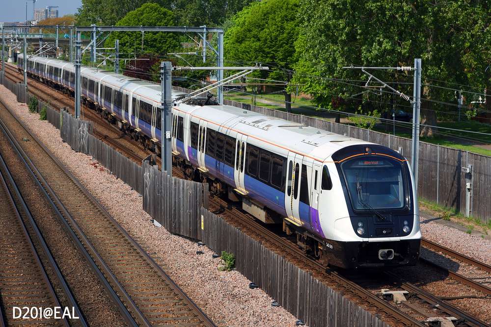 Une rame Aventra Class 345 de l’Elizabeth line, photographiée en avril 2025.
